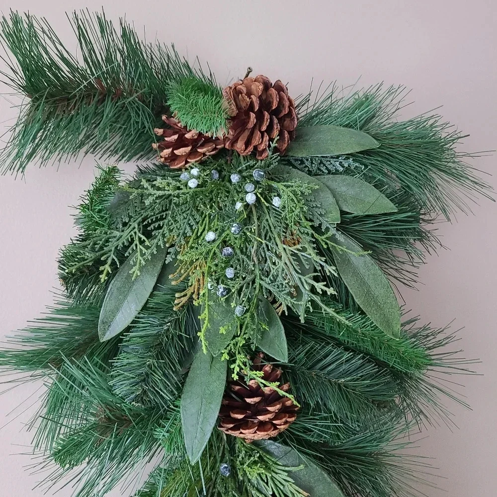 NWOT  Deep Woods mix greens with Pinecones teardrop swag